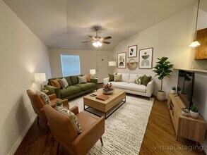 1525 Justin Lp, Unit Unit B in Killeen, TX - Foto de edificio - Building Photo