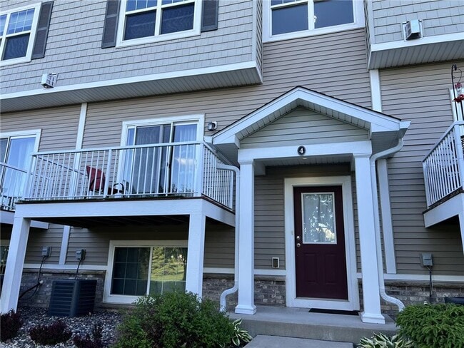 1800 Plymouth Ln in Chanhassen, MN - Building Photo - Building Photo