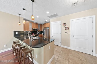1431 Riverplace Blvd in Jacksonville, FL - Building Photo - Building Photo