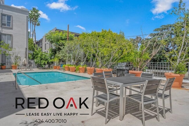 884 Palm Ave in West Hollywood, CA - Building Photo - Building Photo