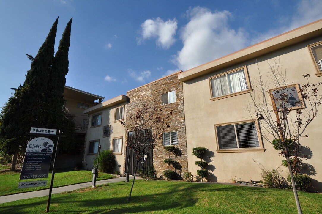 10745 Hortense St in Los Angeles, CA - Building Photo