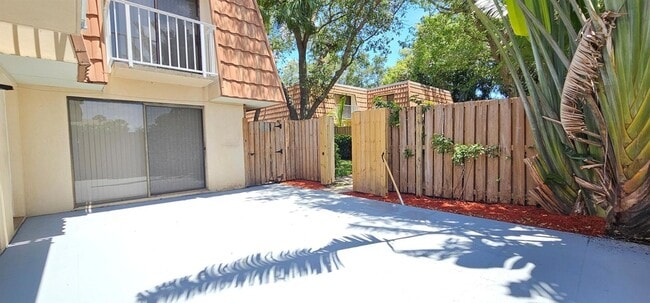 539 Green Springs Pl in West Palm Beach, FL - Building Photo - Building Photo