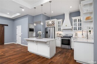 13 Kingsborough Ave in McAllen, TX - Building Photo - Building Photo