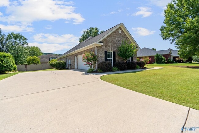 3116 Tenker Creek Ln SE in Owens Cross Roads, AL - Foto de edificio - Building Photo