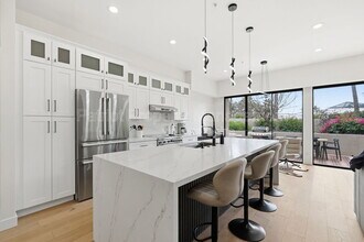 8989 N Gainey Center Dr in Scottsdale, AZ - Building Photo - Building Photo