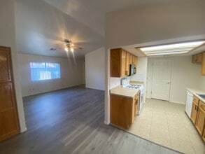 3657 N Roosevelt St in Kingman, AZ - Building Photo - Building Photo