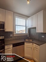 2315 N Rockwell St, Unit 3c Apartments