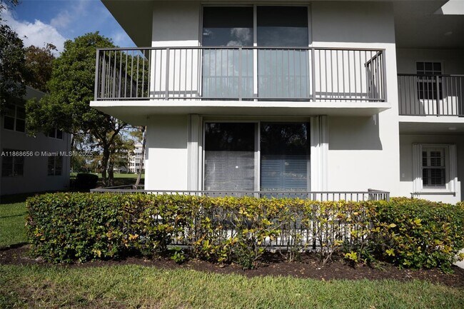 4009 N Cypress Dr in Pompano Beach, FL - Building Photo - Building Photo