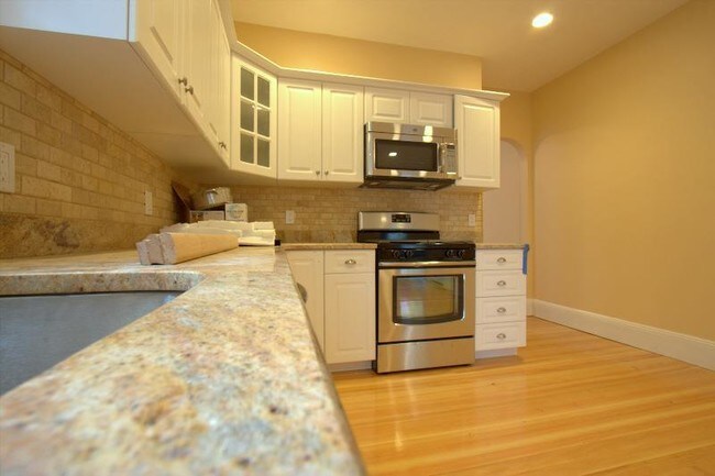 179 College Ave, Unit 2 in Somerville, MA - Building Photo - Building Photo