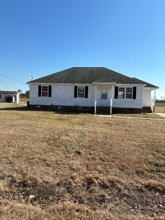 7021 Kingswood Cir in Saratoga, NC - Building Photo