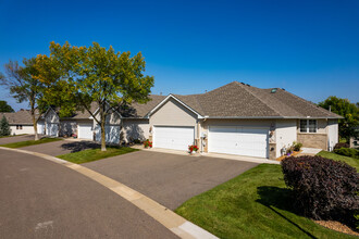 Hickory Hills Villas in Plymouth, MN - Building Photo - Primary Photo