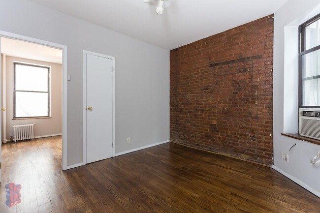 221 E 23rd St