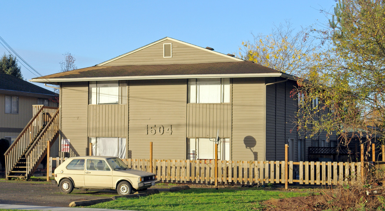 1504 Valley Ave E in Sumner, WA - Building Photo