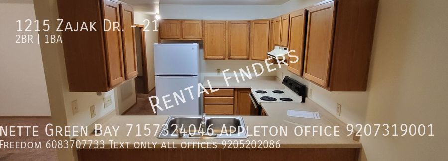 1215 Zajak Dr, Unit 21 in Baraboo, WI - Building Photo