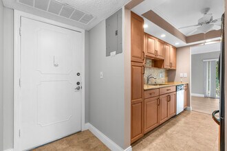 950 Ponce De Leon Rd in Boca Raton, FL - Building Photo - Building Photo