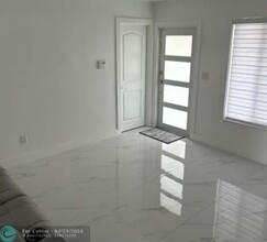 8450 NW 185th St in Hialeah, FL - Foto de edificio - Building Photo