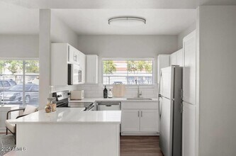 1250 W Grove Pkwy in Tempe, AZ - Building Photo - Building Photo