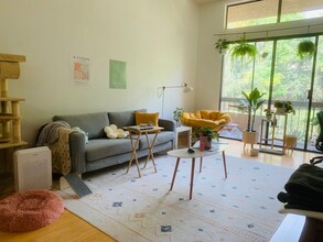 3961 Via Marisol in Los Angeles, CA - Foto de edificio - Building Photo