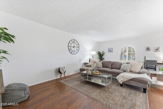 516 N Hobson Plaza in Mesa, AZ - Building Photo - Building Photo