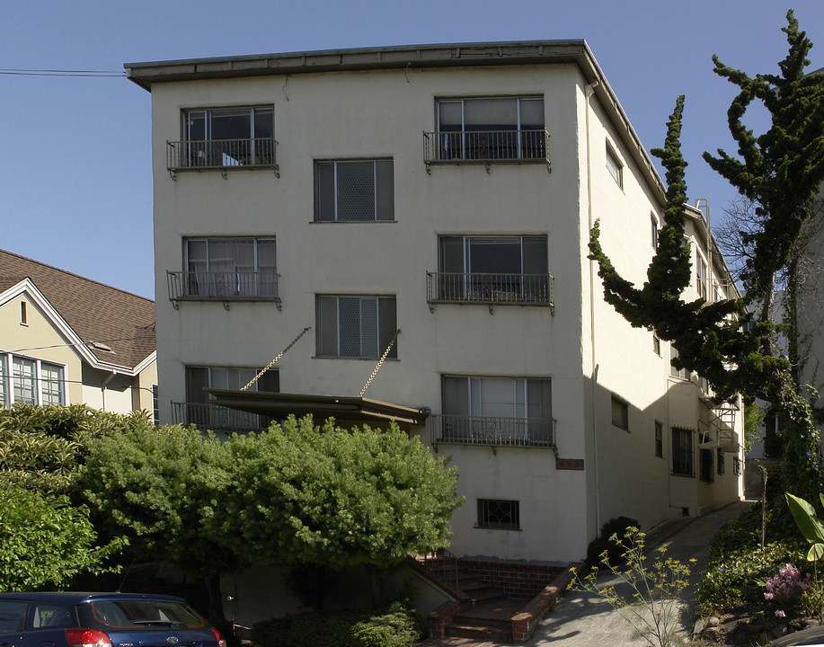 486 Mandana Blvd in Oakland, CA - Building Photo