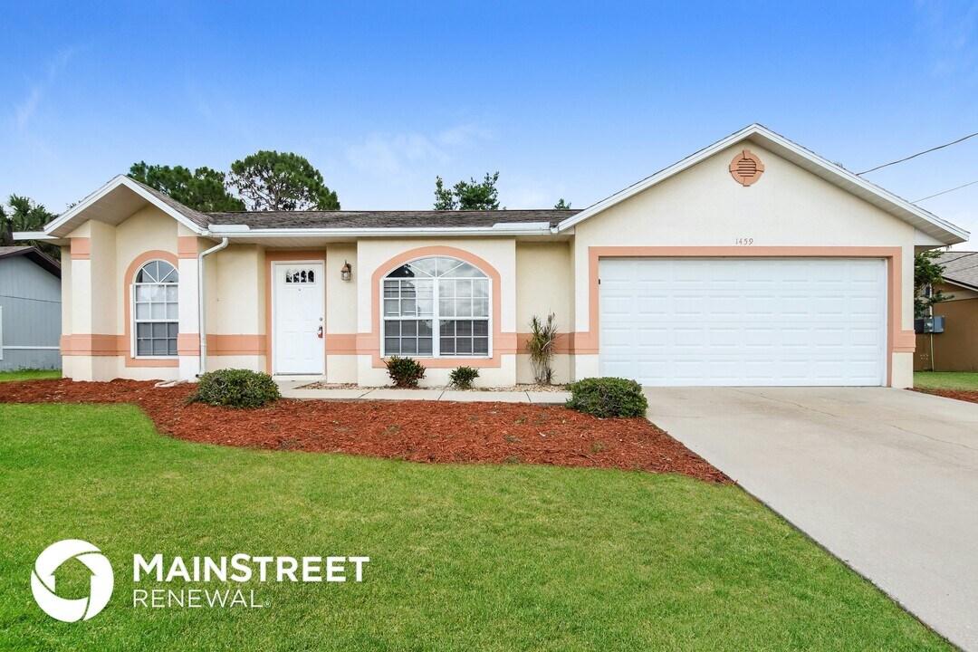 1459 Dallam Ave NW in Palm Bay, FL - Foto de edificio