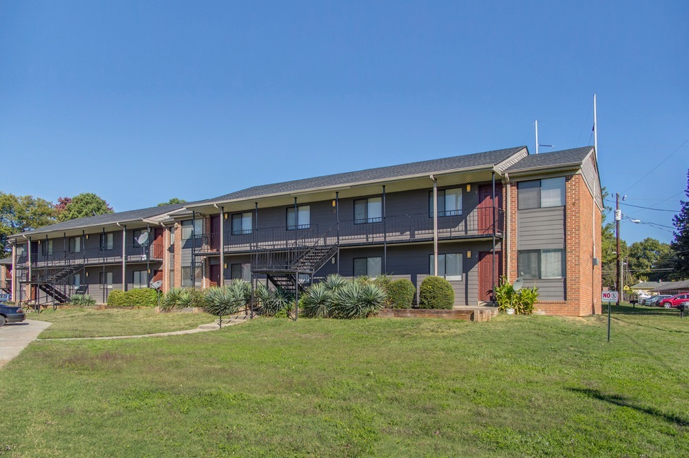 Chickasaw Place Apartments in Memphis, TN - Building Photo