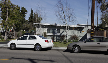 130 E 20th St in Costa Mesa, CA - Building Photo - Building Photo