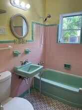 2435 Grant St in Hollywood, FL - Foto de edificio - Building Photo