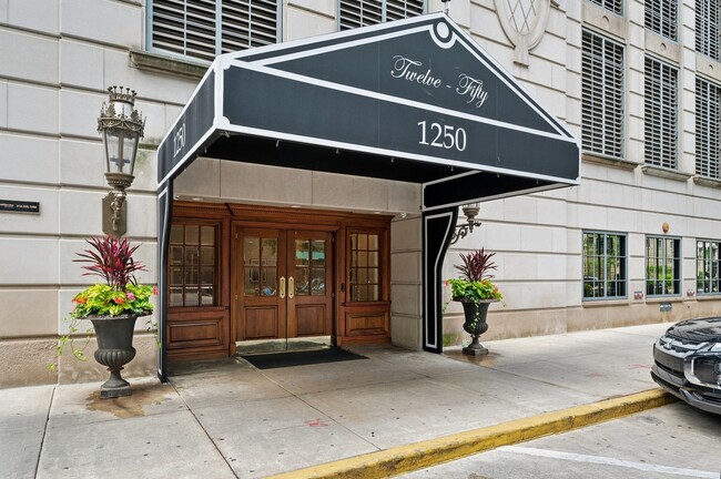1250 N Dearborn St in Chicago, IL - Building Photo - Building Photo