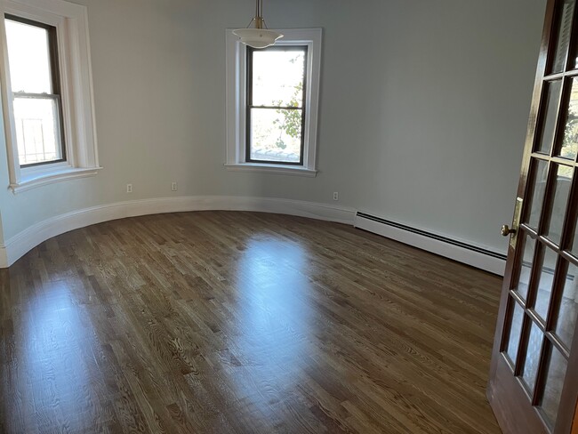 1728 Beacon St, Unit 2 in Brookline, MA - Building Photo - Building Photo