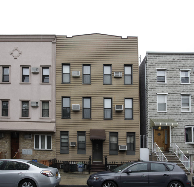 139 Devoe St in Brooklyn, NY - Building Photo - Building Photo