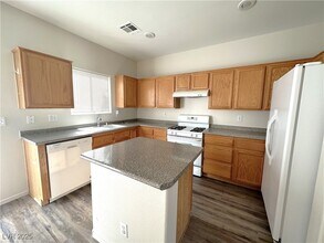 8014 Imperial Treasure St in Las Vegas, NV - Building Photo - Building Photo