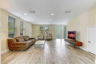 1578 NE 110th St in Miami, FL - Building Photo - Building Photo