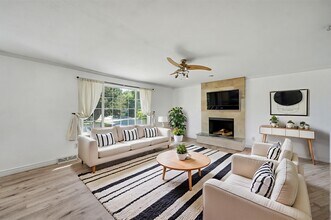 6891 S Quince St in Centennial, CO - Building Photo - Building Photo