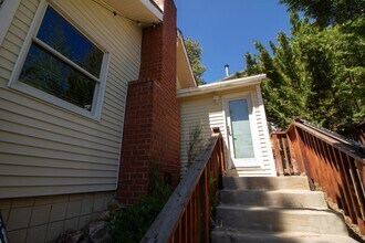 39256 N Shore Dr in Fawnskin, CA - Building Photo - Building Photo