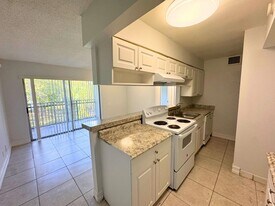 4459 Treehouse Ln in Tamarac, FL - Building Photo