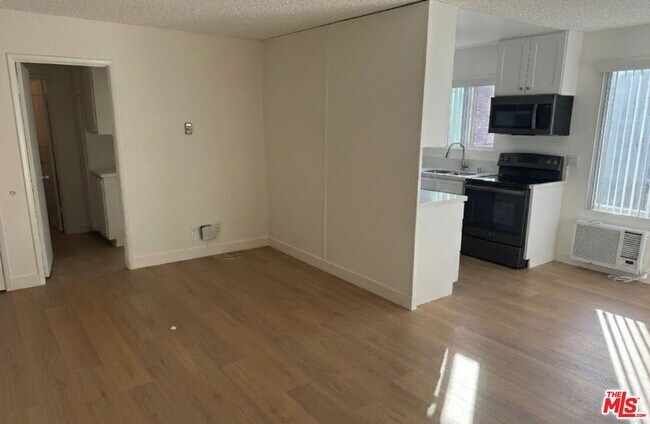 976 Larrabee St in West Hollywood, CA - Building Photo - Building Photo