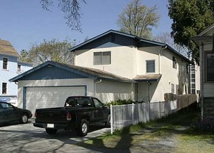 164 S 10th St in San Jose, CA - Foto de edificio - Building Photo