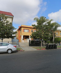 831 S Catalina St in Los Angeles, CA - Foto de edificio - Building Photo