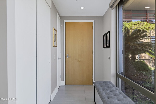 7137 E Rancho Vista Dr in Scottsdale, AZ - Building Photo - Building Photo