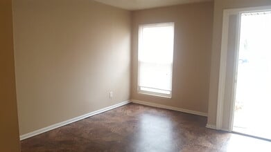 1114 Johnson Ave, Unit 2 in Georgetown, KY - Foto de edificio - Building Photo