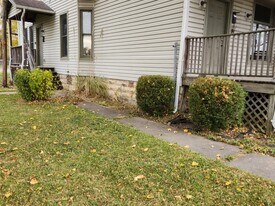 913 S Limestone St in Springfield, OH - Building Photo