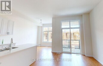 49 Kahshe Ln in Richmond Hill, ON - Building Photo - Building Photo