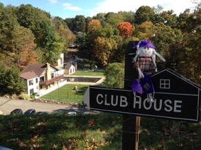 304 Woodbridge Dr in Pittsburgh, PA - Foto de edificio - Building Photo