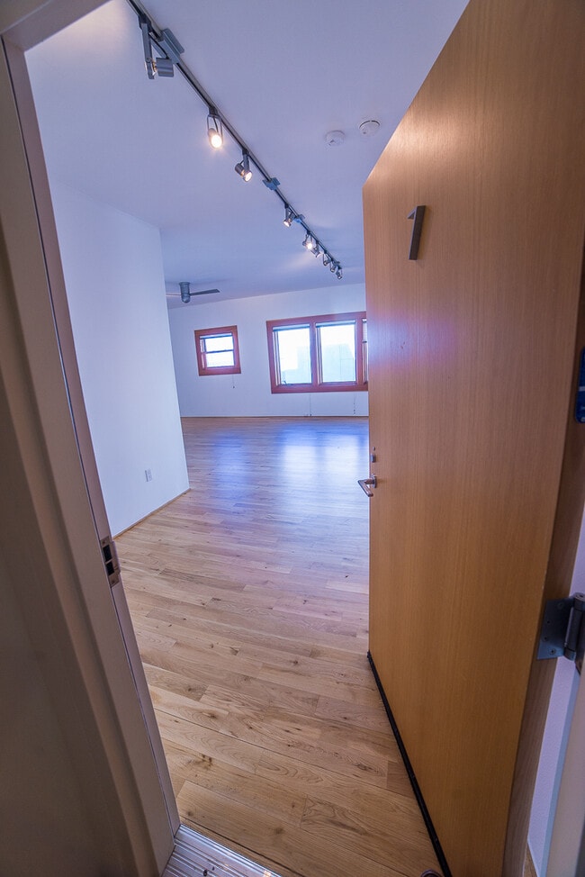 8 Brooks Ave in Venice, CA - Building Photo - Building Photo