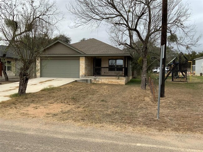 618 Oak Ln in Cottonwood Shores, TX - Building Photo - Building Photo