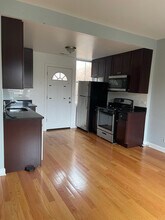 1640 W Pratt Blvd, Unit TWO BEDS in Chicago, IL - Building Photo - Building Photo