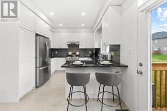 270 Great Fls Blvd in Hamilton, ON - Building Photo - Building Photo