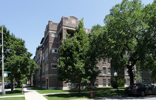 1047-1059 E Hyde Park Blvd Apartments