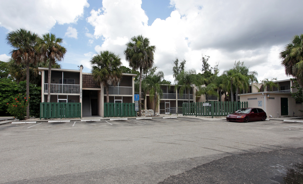 Pebble Court Apartments in Ft. Myers, FL - Building Photo